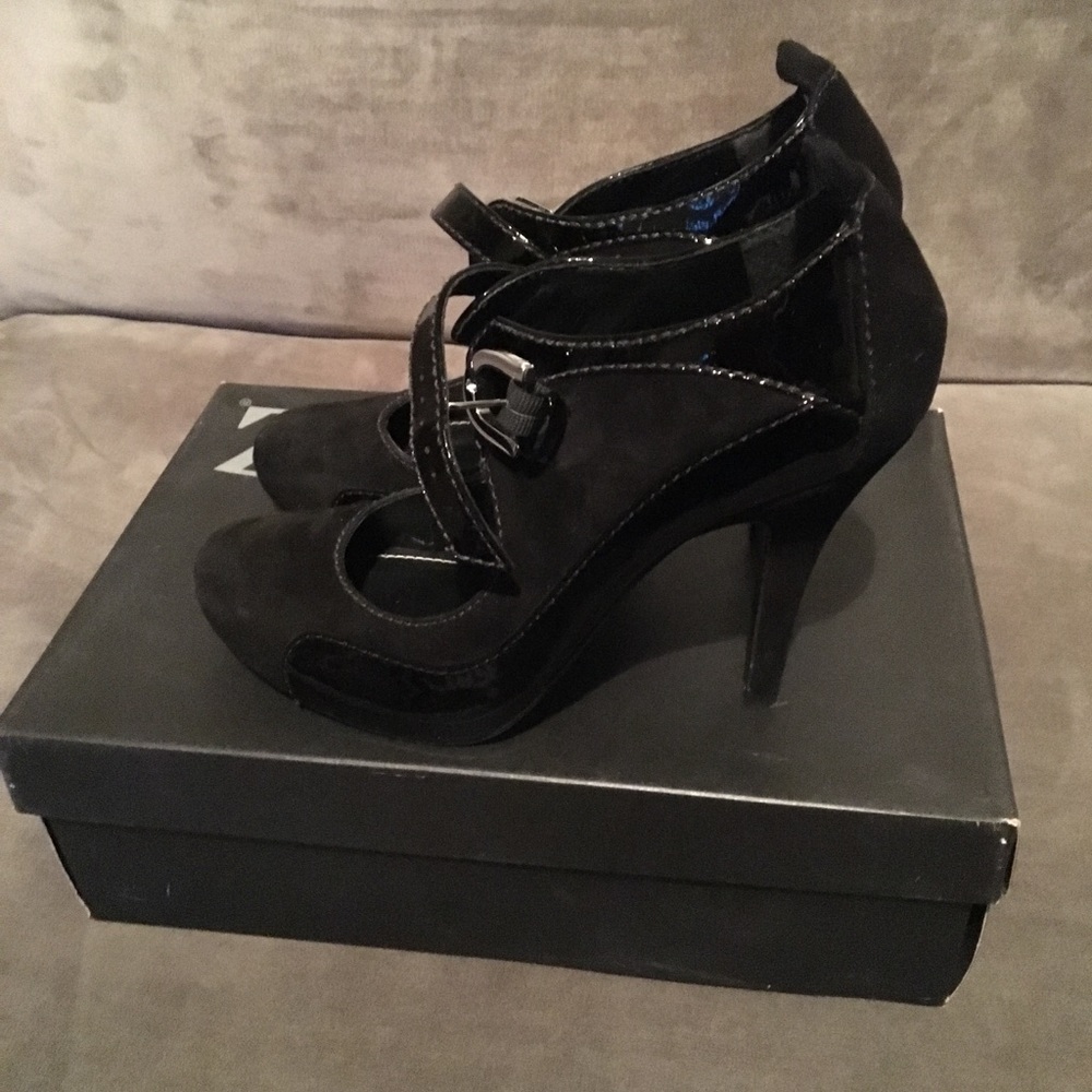 Pumps - Picture 2 of 6